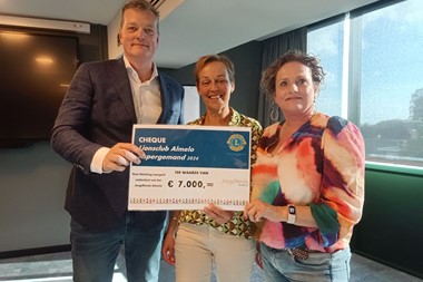  Lionsclub steunt Jeugdfonds Almelo met opbrengst aspergeactie 2024